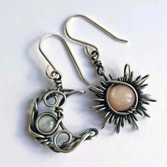 🎉 HP 🎉 🦋 3/$24 Wire mismatched Sun & Moon earrings / NWOT - Picture 2 of 4